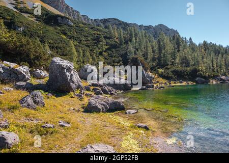 Doppelsee im Tal der Sieben Seen im Triglav Nationalpark. Stockfoto