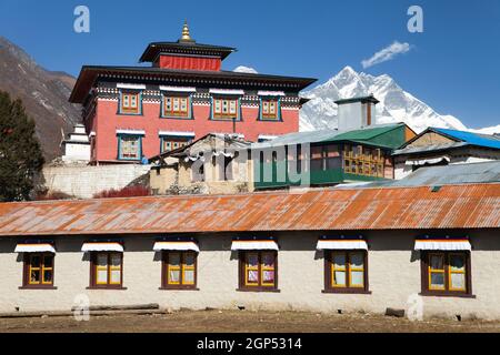 Tengboche Gompa mit Mount Everest und Lhotse - das beste buddhistische tibetische Kloster in Khumbu, Mont Everest Region, Nepal. Sagarmatha National Park Stockfoto