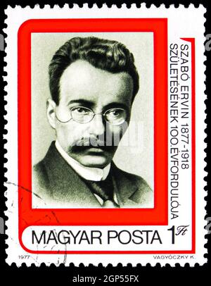 MOSKAU, RUSSLAND - 5. AUGUST 2021: Die in Ungarn gedruckte Briefmarke zeigt Ervin Szabo, Personalities Serie, um 1977 Stockfoto