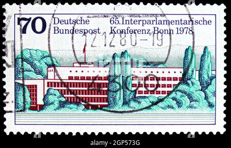 MOSKAU, RUSSLAND - 5. AUGUST 2021: Die in Deutschland gedruckte Briefmarke zeigt die Interparlamentarische Konferenz, um 1978 Stockfoto