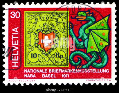 MOSKAU, RUSSLAND - 5. AUGUST 2021: In der Schweiz gedruckte Briefmarke zeigt Briefmarke MiNr. CH 8 und Drache, Briefmarkenausstellung NABA Serie, um 1971 Stockfoto