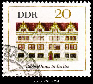 MOSKAU, RUSSLAND - 5. AUGUST 2021: In Deutschland gedruckte Briefmarke zeigt Ribbeckhouse in Berlin, wichtige Bauserie, um 1967 Stockfoto