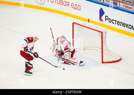 Podolsk, RUSSLAND - 25. JANUAR 2020: Ilja Konowalow (32) trainiert im Eishockeyspiel Vityaz gegen Lokomotiv in der russischen KHL-Meisterschaft in Podolsk. Lokomotiv gewann 5:2 Stockfoto