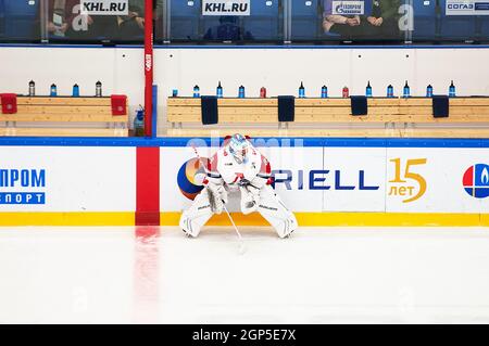 Podolsk, RUSSLAND - 25. JANUAR 2020: Torwart A. Lazuschin (88) beim Eishockeyspiel Vityaz vs. Lokomotiv zur russischen KHL-Meisterschaft in Podolsk, Russland. Lokomotiv gewann 5:2 Stockfoto