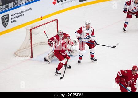 Podolsk, RUSSLAND - 25. JANUAR 2020: Ville Lajunen (47) verteidigt das Tor zum Eishockeyspiel Vityaz vs. Lokomotiv zur russischen KHL-Meisterschaft in Podolsk, Russland. Lokomotiv gewann 5:2 Stockfoto