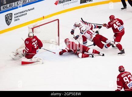 Podolsk, RUSSLAND - 25. JANUAR 2020: Score Scene on Hockey Game Vityaz vs. Lokomotiv on Russia KHL Championship in Podolsk, Russland. Lokomotiv gewann 5:2 Stockfoto