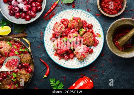 Arabisches Essen Lamm Kufta gewürzt mit Safran.appetitliche Lamm Fleischbällchen Stockfoto