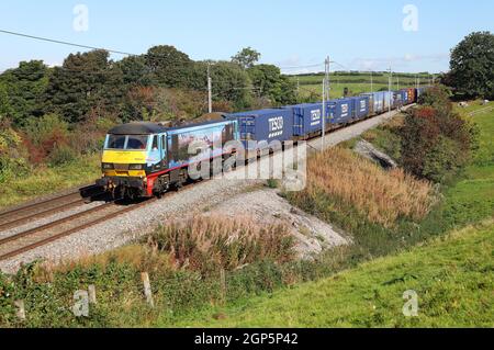 90024 Pässe Yealand mit 4M25 Mossend nach Daventry am 20.9.21. Stockfoto