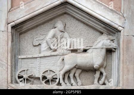 Allegorie auf die Kunst des Theaters aus der Werkstatt von Andrea Pisano, Relief auf Giotto Campanile der Kathedrale Santa Maria del Fiore (Kathedrale von Sai Stockfoto
