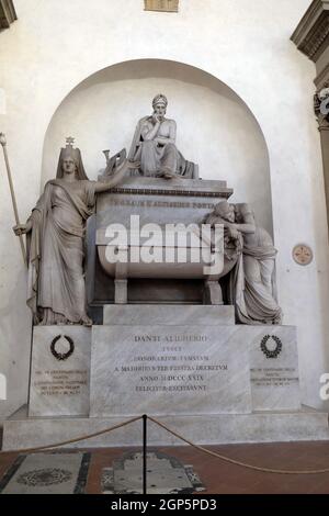 Marmor Kenotaph für Italienische mittelalterlichen Dichter Dante Alighieri, entworfen von italienischen klassizistischen Bildhauer Stefano Ricci, der Basilika von Santa Croce (Basilika Stockfoto