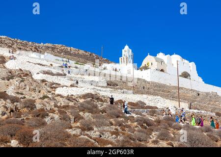 Die griechische Insel Folegandros wurde von den anspruchsvollen Lesern des Travel + Leisure Magazins für 2021 zur zweitbesten Insel der Welt gewählt! Stockfoto