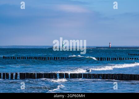 Blick auf die Mole in Warnemünde, Deutschland. Stockfoto