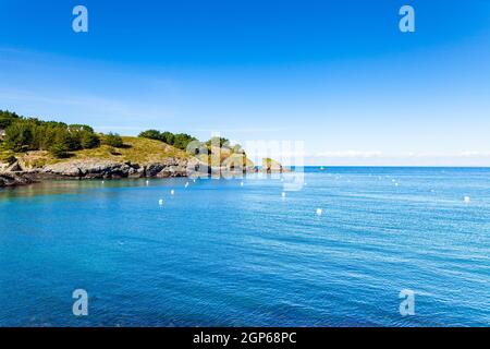 Marine am Eingang des Hafens von Le Palais auf der Insel Belle Ile en Mer Morbihan Stockfoto