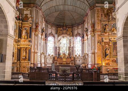 Innenraum der Kirche Notre-Dame de Saint-Thegonnec, Bretagne, Frankreich | Notre-Dame Church interior, Saint-Thegonnec Parish close, Brittany, Fran Stockfoto