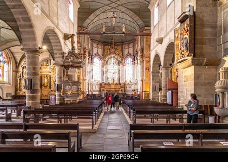 Innenraum der Kirche Notre-Dame de Saint-Thegonnec, Bretagne, Frankreich | Notre-Dame Church interior, Saint-Thegonnec Parish close, Brittany, Fra Stockfoto