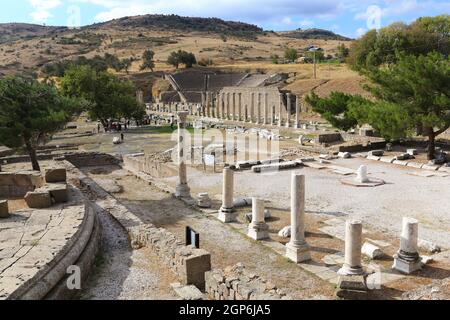 Allgemeine Ansicht des Ortes am Asklepieion von Pergamon, einem antiken griechischen Heiltempel (erstes Krankenhaus), der sich in der Nähe von Bergama, Türkei, befindet. Stockfoto