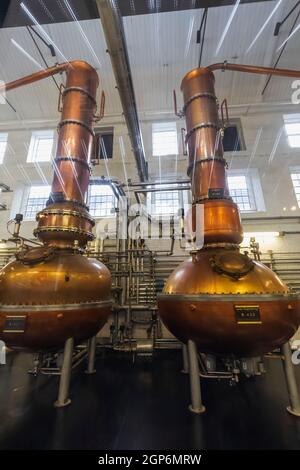 England, Hampshire, Laverton, Bombay Sapphire Gin Distillery, The Historical Copper Stills Stockfoto