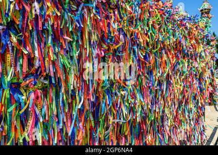 Berühmte Bänder unseres herrn do Bonfim, die vermutlich Glück bringen und sind traditionell in der Stadt Salvador in Bahia. Stockfoto