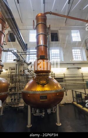 England, Hampshire, Laverton, Bombay Sapphire Gin Distillery, The Historical Copper Stills Stockfoto