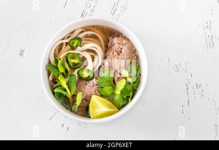 Schüssel vietnamesische Suppe Rindfleisch Pho (Pho bo) Stockfoto