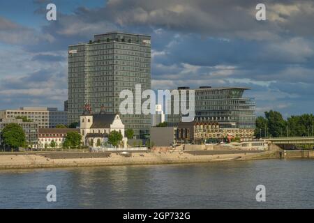 Rhein, Lanxess Tower, Kennedyplatz, Deutz, Köln, Nordrhein-Westfalen, Deutschland Stockfoto