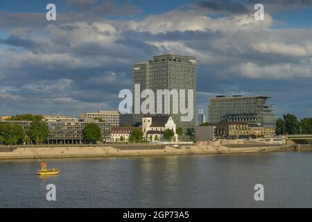 Rhein, Lanxess Tower, Kennedyplatz, Deutz, Köln, Nordrhein-Westfalen, Deutschland Stockfoto