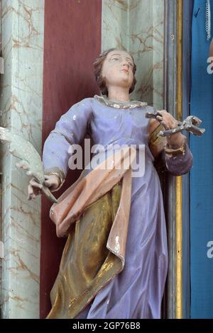 Heilige Apollonia, Statue auf dem Altar der Heiligen Barbara in der Kapelle der Muttergottes der Schmerzen in Prepolno, Kroatien Stockfoto