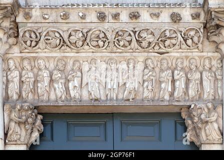 Heilige und Engel, Chiesa e battistero dei Santi Giovanni e Reparata aka Kirche von Santa Reparata, war diese Kirche die Kathedrale von Lucca bis 725 a Stockfoto