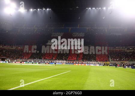 Suppoters of AC Milan während des UEFA Champions League-Spiel der Gruppe B zwischen AC Mailand und Atletico Madrid im Stadio Giuseppe Meazza am 28. September 2021 in Mailand, Italien . Stockfoto