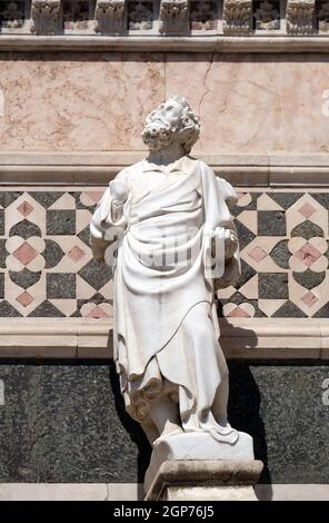 Statue des Propheten zugeschrieben Andrea Pisano, Portal an der Seitenwand der Cattedrale di Santa Maria del Fiore (Kathedrale der Heiligen Maria der Blume), Stockfoto