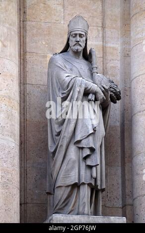 Saint Honoratus von Amiens, Statue auf dem Portal der Kirche Saint-Roch in Paris, Frankreich Stockfoto