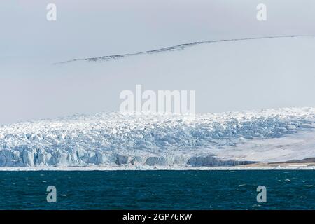 Palanderbukta, Eiskappe und Packeis, Gustav Adolf Land, Nordaustlandet, Svalbard, Norwegen Stockfoto