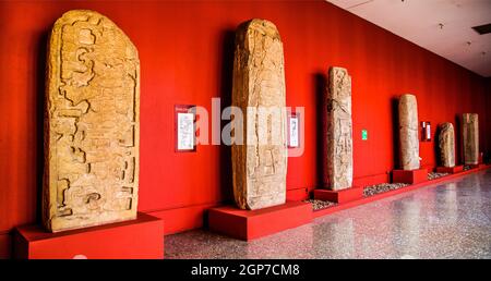 Rotunde mit Stelen aus dem Peten, Nationalmuseum für Archäologie und Ethnologie, Guatemala-Stadt, Guatemala Stockfoto