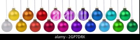 Weihnachtskugeln viele Kugeln Banner Farben Farbe bunte Dekoration hängen Isoliert auf weißem Hintergrund Stockfoto