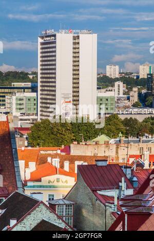 TALLINN, ESTLAND - 23. AUGUST 2016: Hotel Viru in Tallinn. Während der Sowjetzeit war im 23. Stock des Hotels ein Funkzentrum des KGB untergebracht. Stockfoto