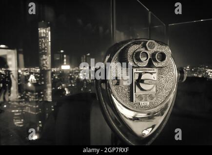 Fernglas in New York City. Bild im Grunge und Retro-Stil. Stockfoto