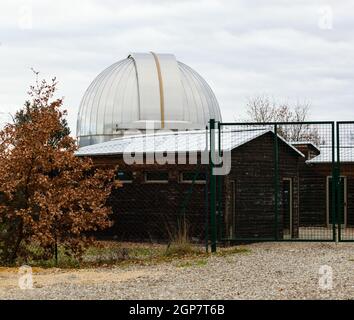 Barberino Val d'Elsa, Toskana, Italien - 17. Januar 2018: Multifunktionales astronomisches Observatorium von Chianti. Es wurde 2010 von Margherita eingeweiht Stockfoto