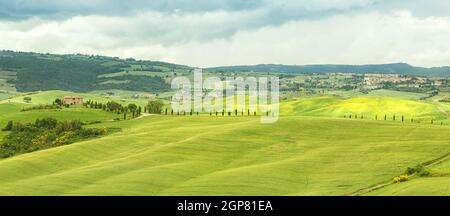 Schöne Aussicht auf die malerische Toskana-Landschaft im Val d ' Orcia, Italien Stockfoto