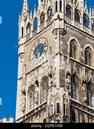 Spitze der Münchner Rathaus Glockenturm in Bayern, Deutschland Stockfoto