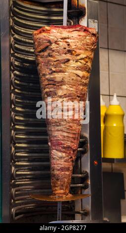 Traditionelle türkische Döner Kebab, typischen Fast-Food. Stockfoto