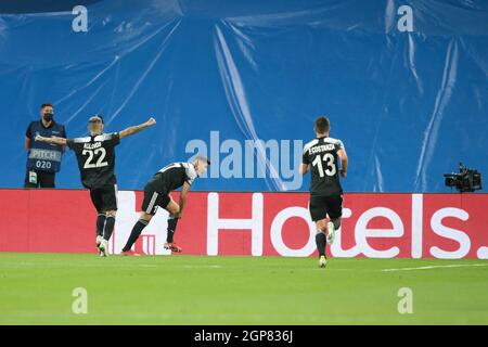 Madrid, Spanien. September 2021. Madrid Spanien; 28.09.2021.- Real Madrid gegen Sheriff Tiraspol Champions-League-Spiel im Santiago-Stadion, Spieltag 2 im Santiago Bernabéu-Stadion. Zur Halbzeit liegt das Tor bei 0-1 von Djasur Yakhshibaev Credit: Juan Carlos Rojas/dpa/Alamy Live News Stockfoto