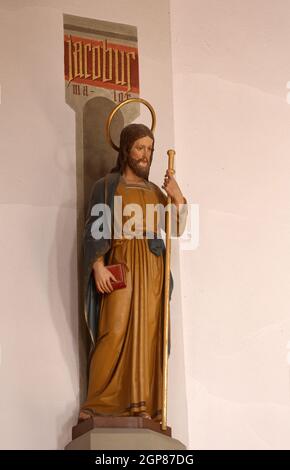 Saint James das größere Statue in der Pfarrkirche St. Peter und Paul in Oberstaufen, Deutschland Stockfoto