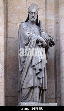 Saint Honoratus von Amiens, Statue auf dem Portal der Kirche Saint-Roch in Paris, Frankreich Stockfoto