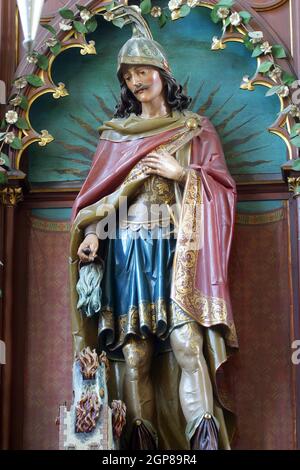 Statue des Heiligen Florian auf dem Altar der Heilige Florian in der Pfarrkirche des Heiligen Nikolaus in Krapina, Kroatien Stockfoto