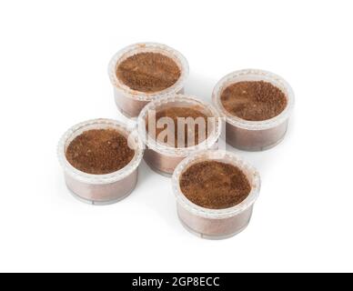 Kapseln von heißer Schokolade isoliert auf weißem Hintergrund Stockfoto