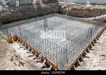 Gründung eines neuen Hauses mit Stahlbeton. Stockfoto