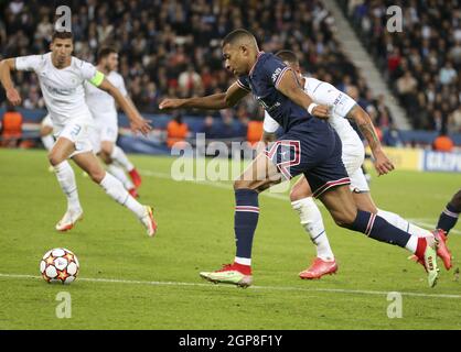Paris, Frankreich. September 2021. Kylian Mbappe von PSG während der UEFA Champions League, Gruppe-A-Fußballspiel zwischen Paris Saint-Germain und Manchester City am 28. September 2021 im Stadion Parc des Princes in Paris, Frankreich - Foto: Jean Catuffe/DPPI/LiveMedia Kredit: Unabhängige Fotoagentur/Alamy Live News Stockfoto
