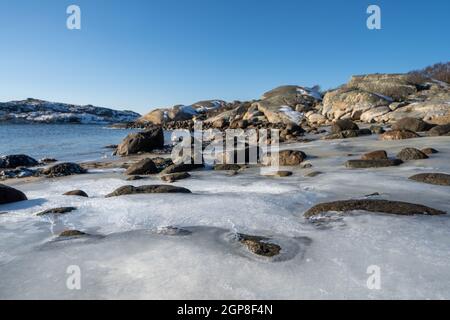 Vrango im Winter ist diese Insel Teil des südlichen Göteborger Archipels Stockfoto