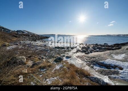 Vrango im Winter ist diese Insel Teil des südlichen Göteborger Archipels Stockfoto