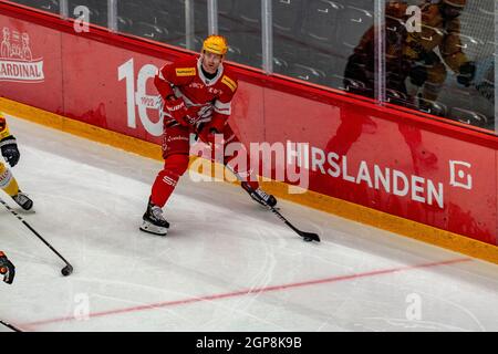 Lausanne, Schweiz. August 2021. Jiri Sekac vom Lausanner HC ist während des 10. Spiels der Schweizer Nationalliga 2021-2022 mit dem Lausanne HC und dem SC Bern im Einsatz (Foto: Eric Dubost/Pacific Press) Quelle: Pacific Press Media Production Corp./Alamy Live News Stockfoto